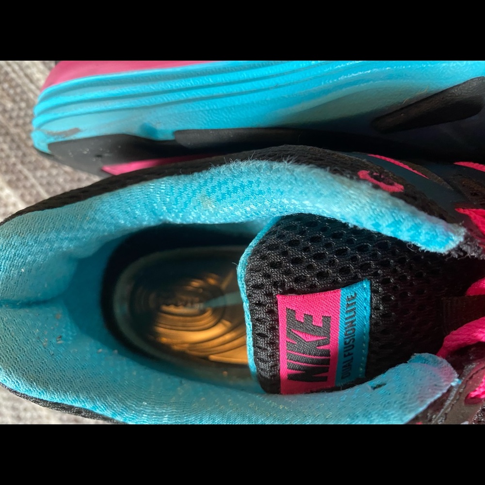 NIKE RUNNING SHOES - Picture 5 of 5